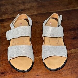 Like New Comfortable Women's revere Sandals,gold wash,sturdy rubber soles,sz 8.5